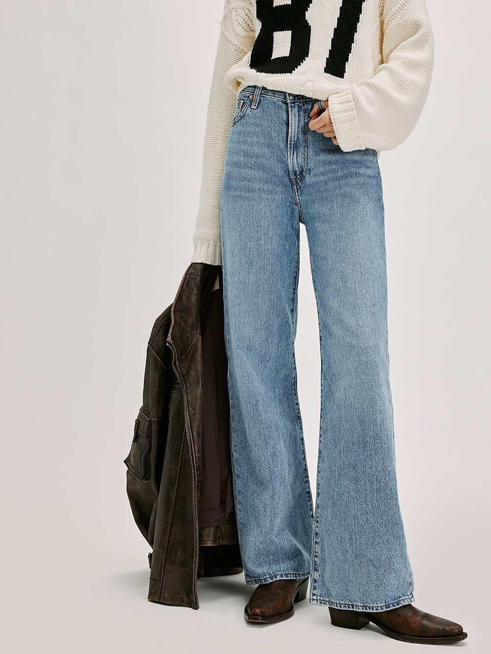Levi’s Ribcage Jean - Picture 3 of 5